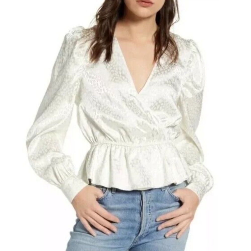 NWT Chelsea 28 Silky Puff Sleeve Blouse. Animal Print. Size Small. Nordstrom.